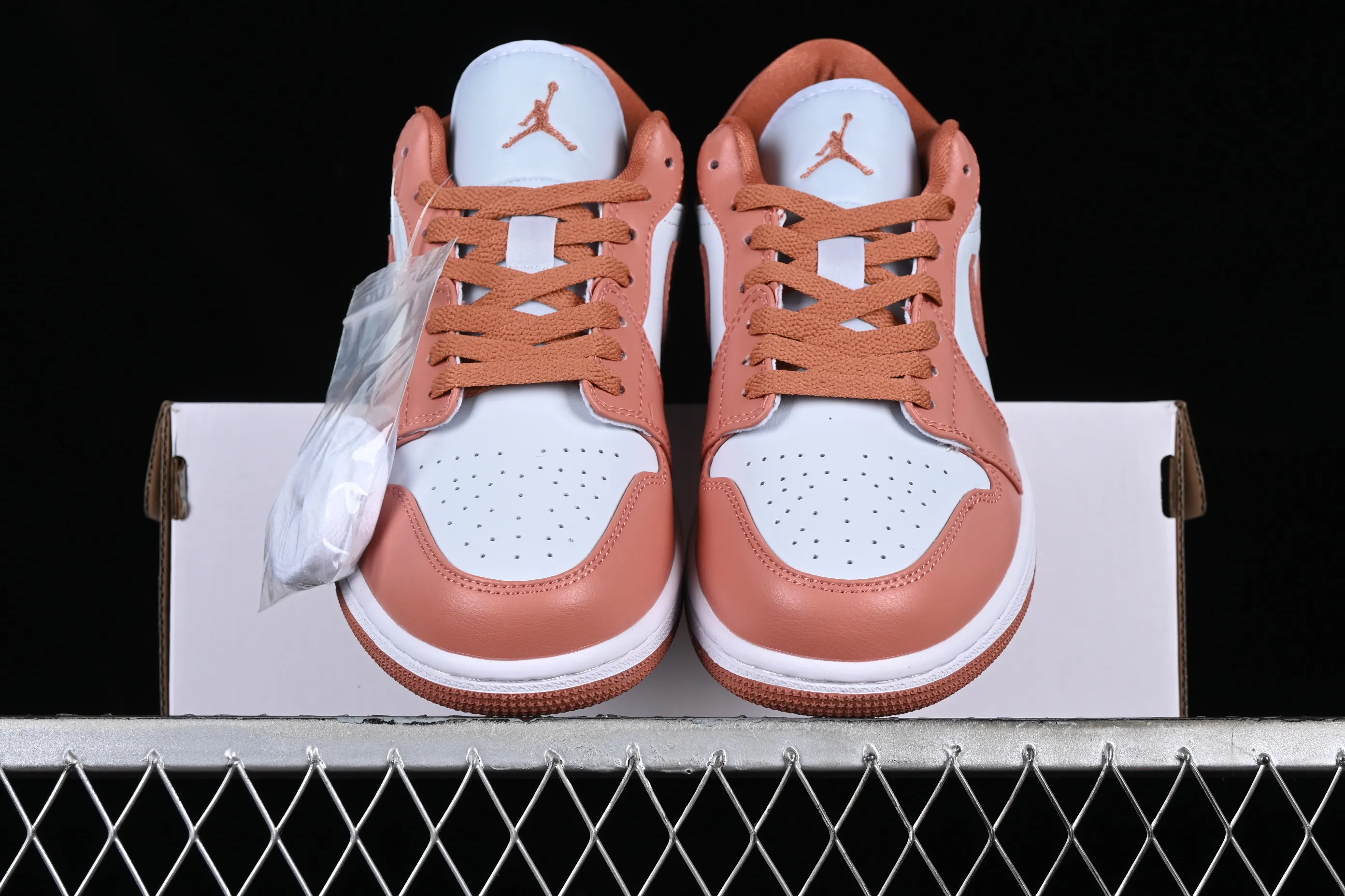 All categories Air Jordan Jordan series basketball shoes Air Jordan 1 Low Z version Air Jordan 1 Low AJ1 Joe 1 white and pink cultural low-top casual sneakers DC0774-080